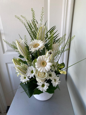 Calm beauty arrangement