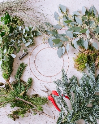 Decorate your own wreath