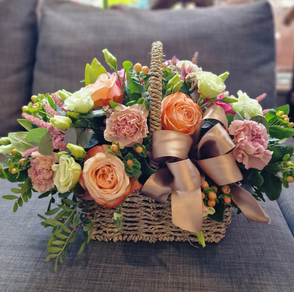 Coral brush basket