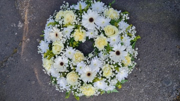 Open style wreath