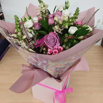 Pink white handtied