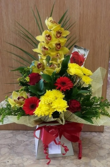 Castle box red yellow