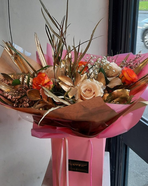 Orange and cream handtie