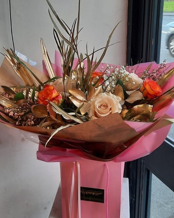 Orange and cream handtie