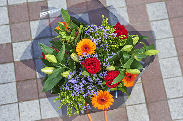 Mixed handtied