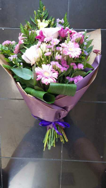 Pink and white handtie