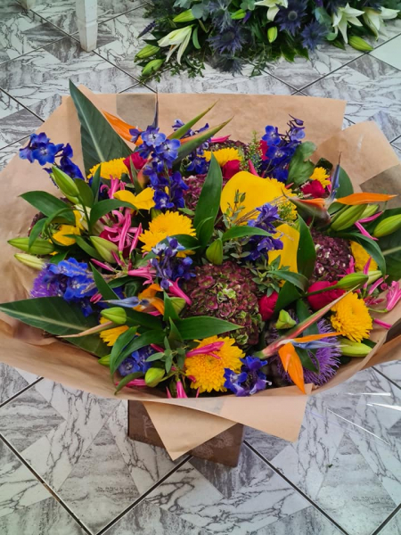 Yellow and blue handtie