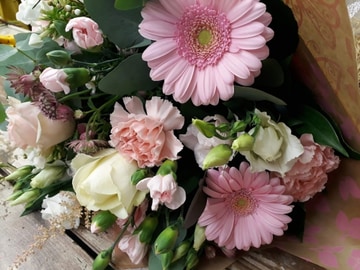 Pretty perfect handtied