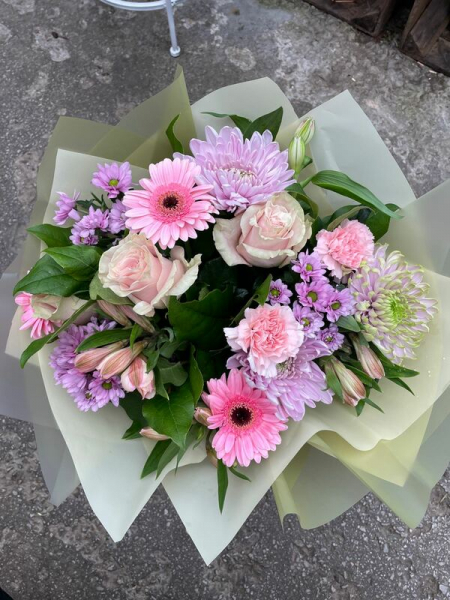 Pastel pink handtie