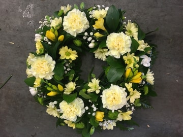 Loose wreath yellows