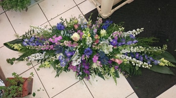 Coffin casket spray