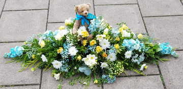 Peaceful tribute spray