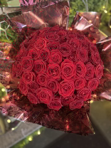 50 red rose handtied