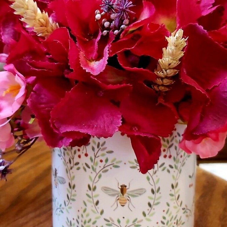Bee rustic