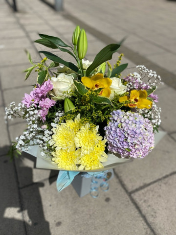Spring glow bouquet