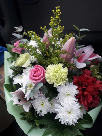 Pink lily bouquet