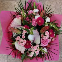 Pretty pink handtie