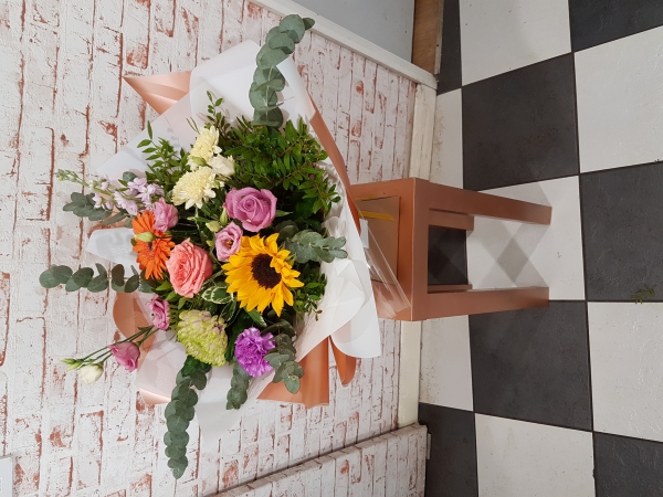 Vibrant mixed handtie