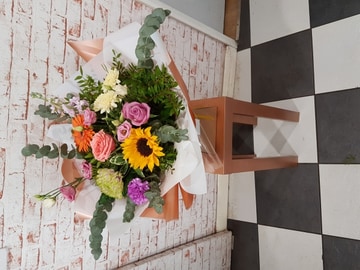 Vibrant mixed handtie