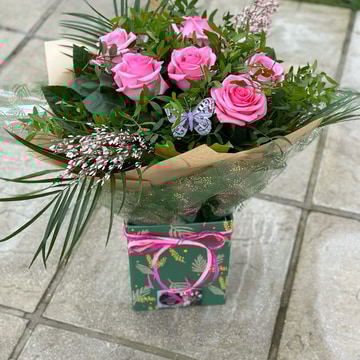 Half dozen pink roses