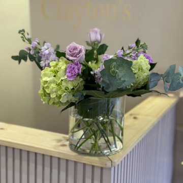 Glass vase arrangement