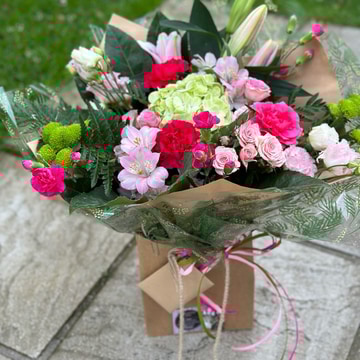 Pink and green kisses