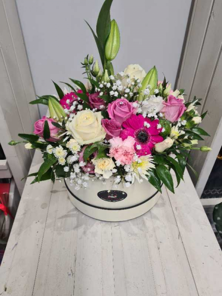 deluxe-hatbox-arrangement