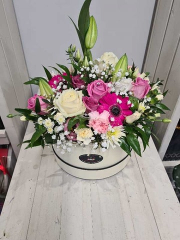 Deluxe hatbox arrangement