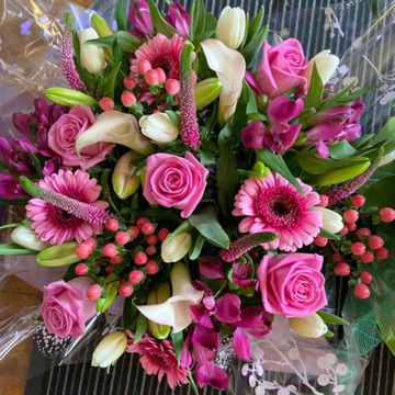 Pink and white handtied
