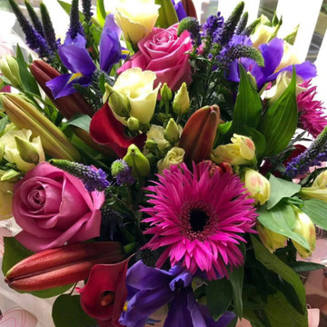 Luxurious mixed bouquet