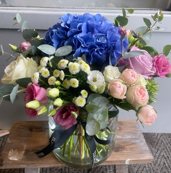 Mixed vase arrangment