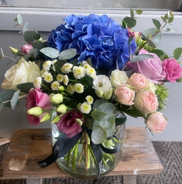 Mixed vase arrangment