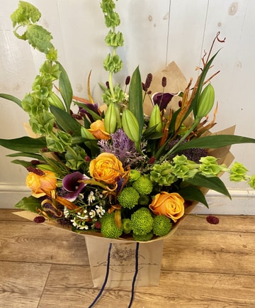 Autumnal handtied aqua bo