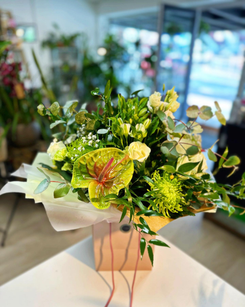 white-and-green-handtie