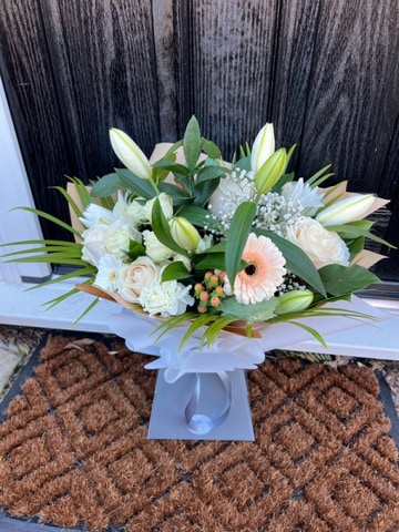 White and cream handtie
