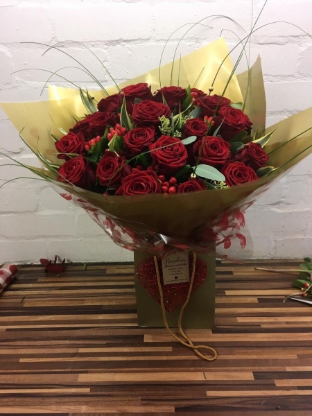 18 luxury red rose ht