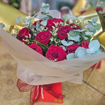 A dozen reasons to say i love you