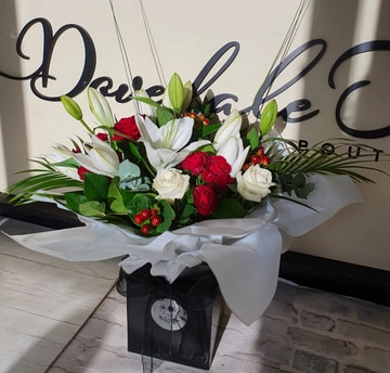 Luxury romantic handtie