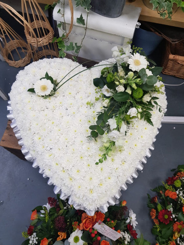 White heart tribute