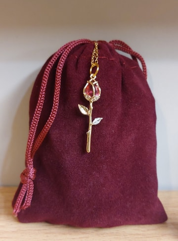 Red rose pendant