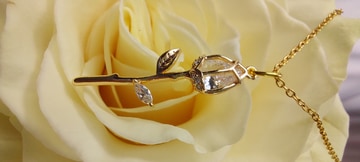 Clear rose pendant