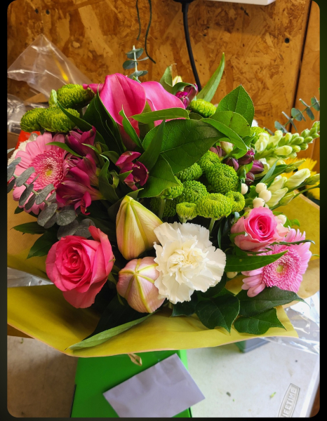 Mixed handtied