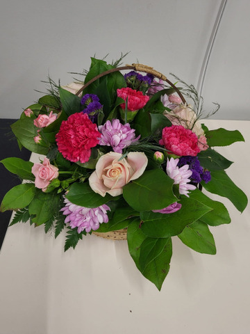 Petal kiss basket