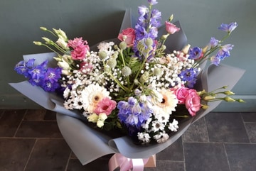 Pretty pastel handtie