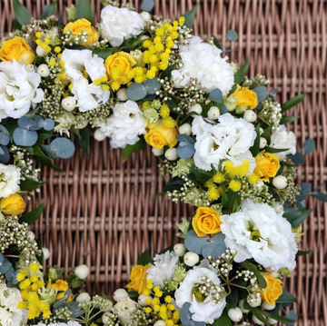 Yellow-white wreath