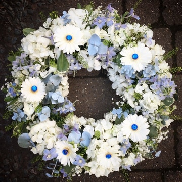 Blue diamond loose wreath