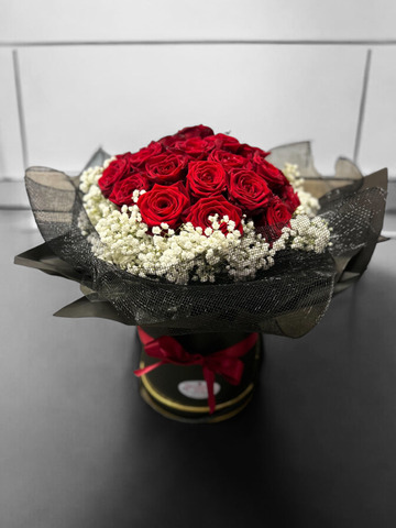 Gypsophilia halo roses