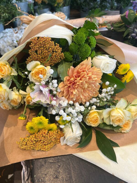 Peach-gold bouquet
