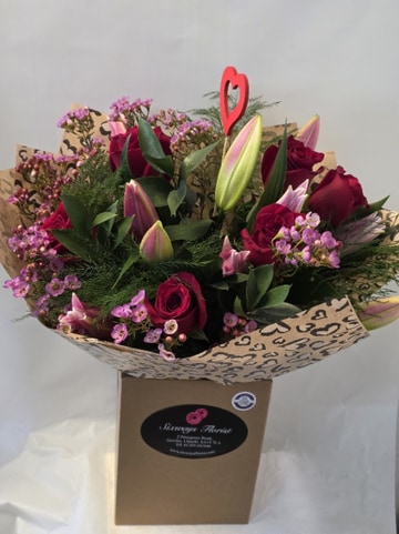 6 red roses 3 pink lilies