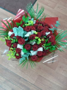 Rose handtied